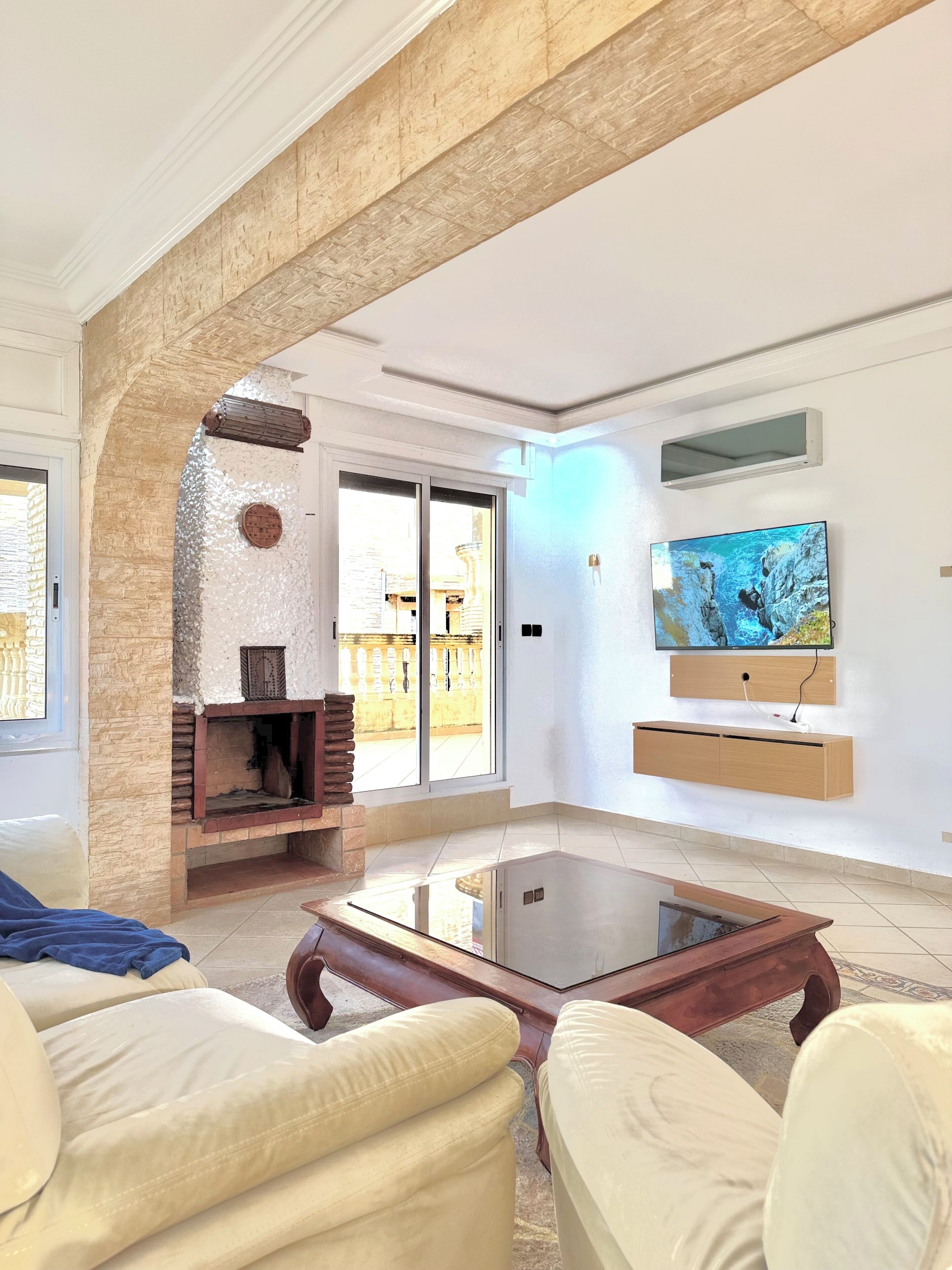 TV, fireplace