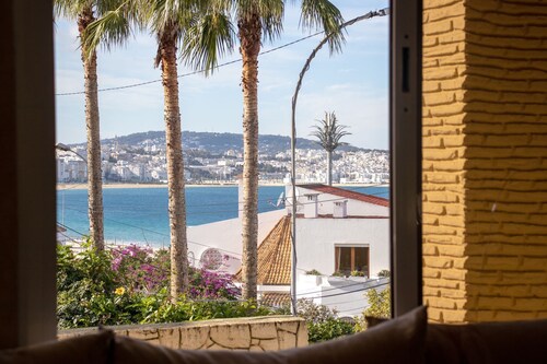 Spacious 6-bedroom villa in gorgeous Tangier with pool