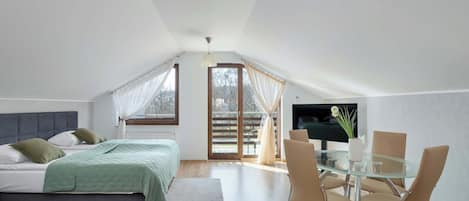 Iron/ironing board, travel cot, WiFi, bed sheets