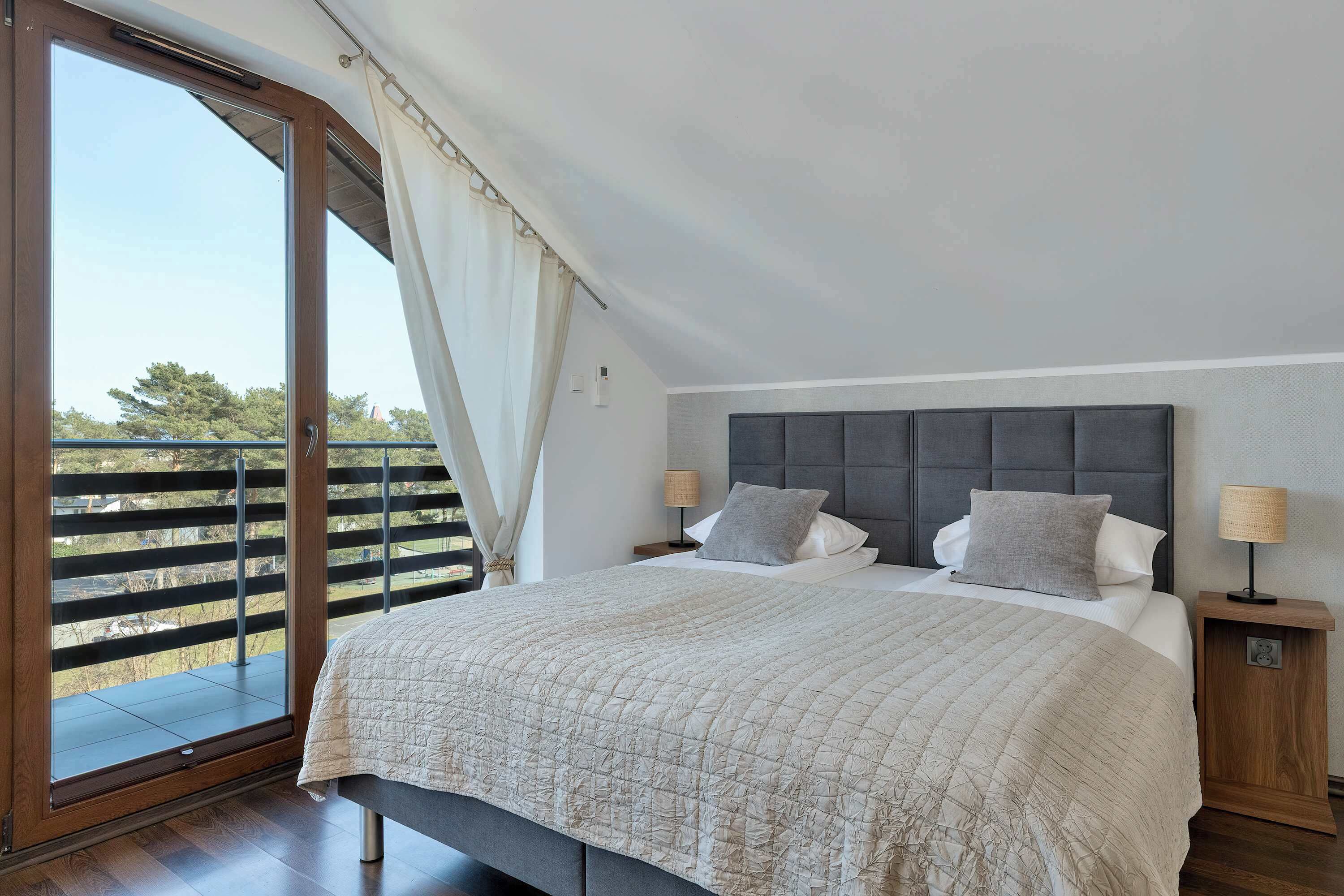 Iron/ironing board, travel cot, WiFi, bed sheets