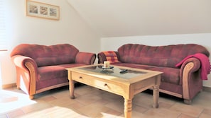 Fernseher, DVD-Player, Stereoanlage