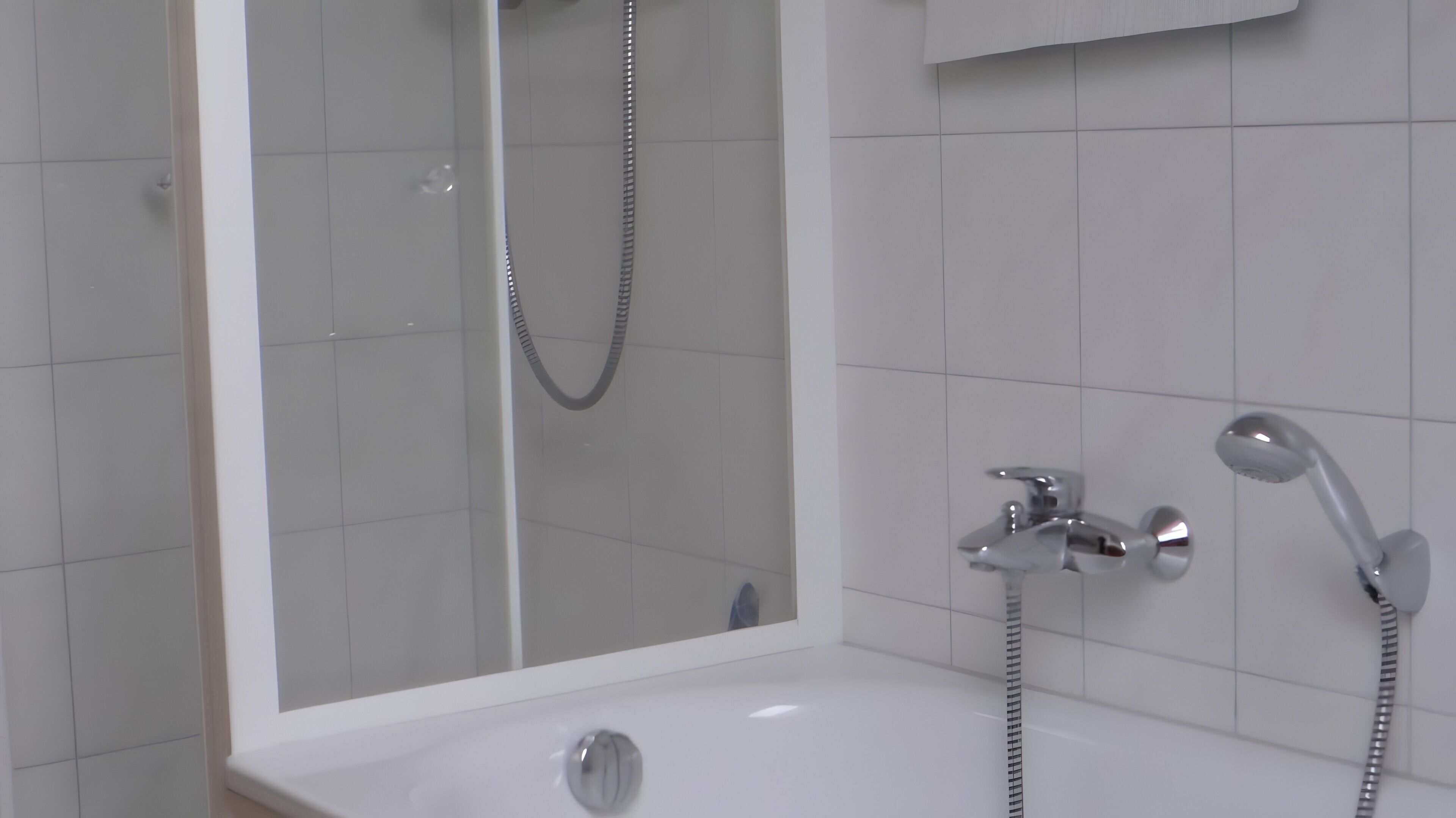 Een douche, een haardroger, handdoeken