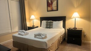 Iron/ironing board, free WiFi, bed sheets - 2BR condo with lanai & shared pool, hot tub, gym (Davenport)