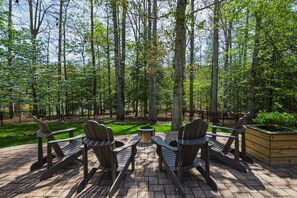 Terrace/patio - Spacious home in safe and accessible area! Close to Hull Street, TurnPike, & RVA (Midlothian)