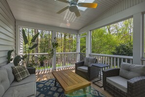 Property grounds - Spacious home in safe and accessible area! Close to Hull Street, TurnPike, & RVA (Midlothian)