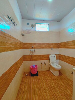 Bathroom - Shree Gulab Mansion Hotel and Restaurant (Prayagraj)