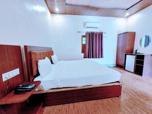 Deluxe Room - Shree Gulab Mansion Hotel and Restaurant (Prayagraj)