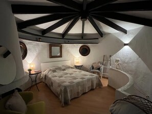 8 bedrooms, iron/ironing board, WiFi, bed sheets - Villa 'Sobre Las Rocas' with Sea View, Pool, and Close to the Beach (Calpe)