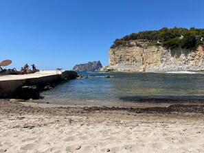 Beach nearby - Villa 'Sobre Las Rocas' with Sea View, Pool, and Close to the Beach (Calpe)