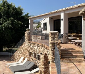 Terrace/patio - Villa 'Sobre Las Rocas' with Sea View, Pool, and Close to the Beach (Calpe)