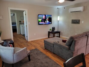 Living area - Private Cabin on two acres with Hottub, sleeps 4 - Mathis TX (Mathis)