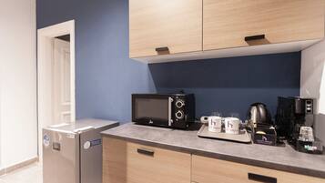 Basic Studio, 1 Queen Bed, City View | Private kitchenette | Espresso maker, coffee/tea maker, electric kettle