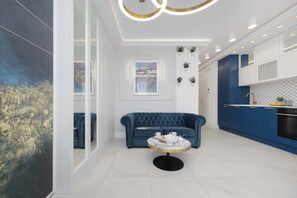 TV, offices - Modern Studio with Balcony | Close to Metro | Remote Work (Warszawa)