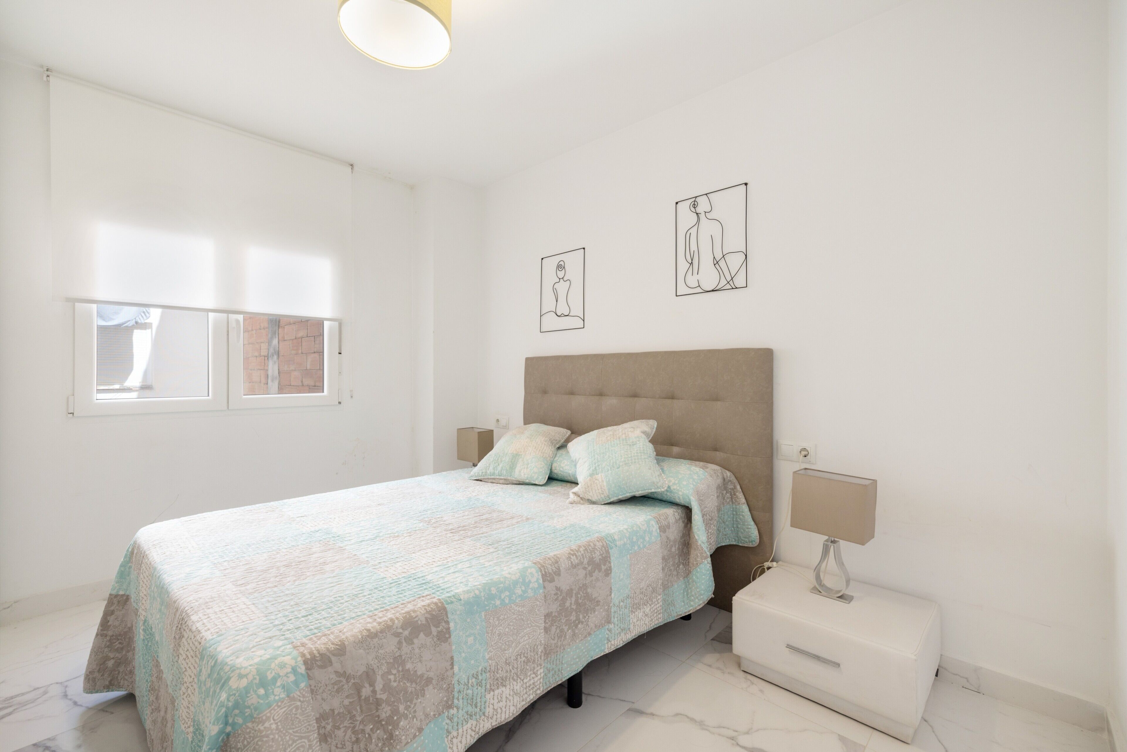 3 slaapkamers, een strijkplank/strijkijzer, wifi, beddengoed