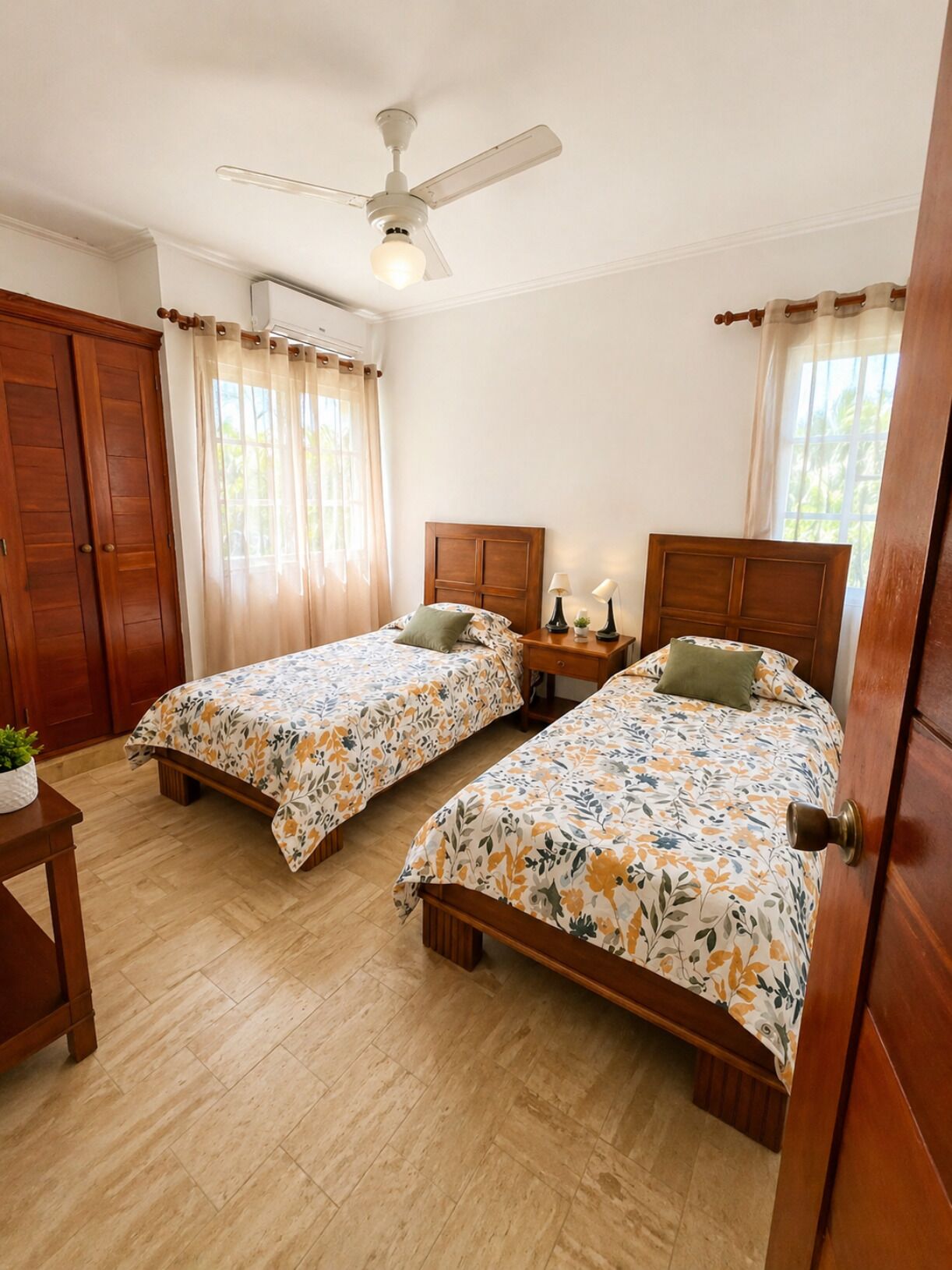 2 bedrooms, iron/ironing board, bed sheets