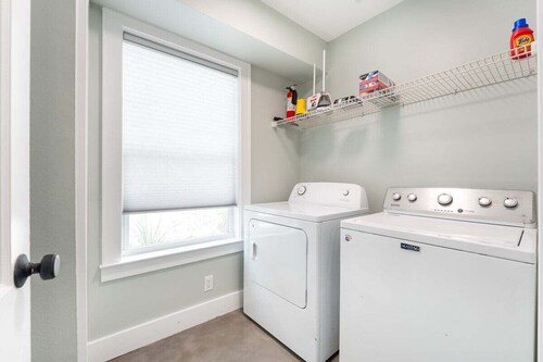 Coastal Escape for 2 | Pool, Fire Pit & Beach Access