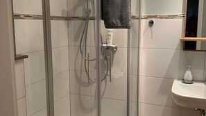 Bruser, hårtørrer, håndklæder