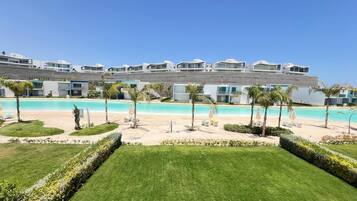 Chalet, 3 habitaciones, vista a la laguna | Alberca | Alberca al aire libre por temporada