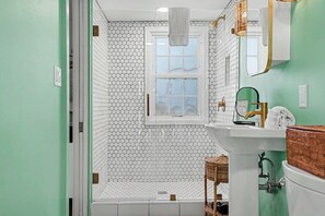 Shower, hair dryer, towels - Stylish Island Retreat for Groups, Minutes to the Beach by Tybee Cottages (Tybee Island)
