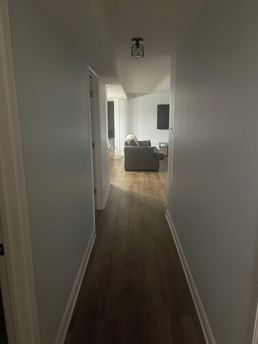 Cozy 2-bedroom apartment in beautiful Oak Lawn with AC