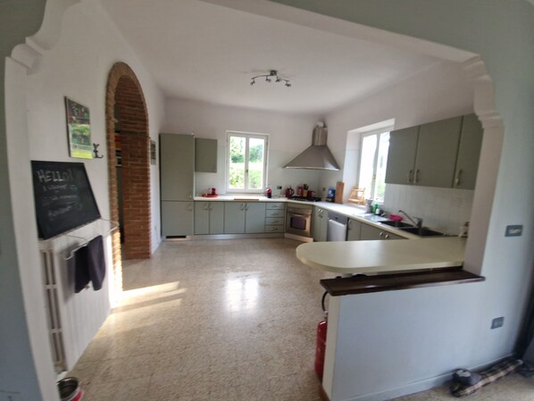 Private kitchen - Large 3 bedroom country house near Ascoli Piceno in the heart of Le Marche. (Ascoli Piceno)