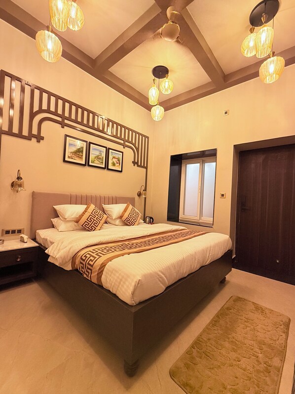 Iron/ironing board, internet, bed sheets - 4-bedroom bed & breakfast in tranquil Varanasi with AC (Varanasi)