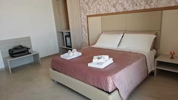 Camera, vista mare | Una scrivania, Wi-Fi gratuito