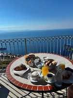 Desayuno a la carta incluido todos los días 