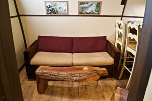 Living area - Bear Minimum - Tiny Home with views of Cold Mountain, 5 miles from Blue Ridge (Canton)