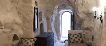 Unique Troglodyte Escape