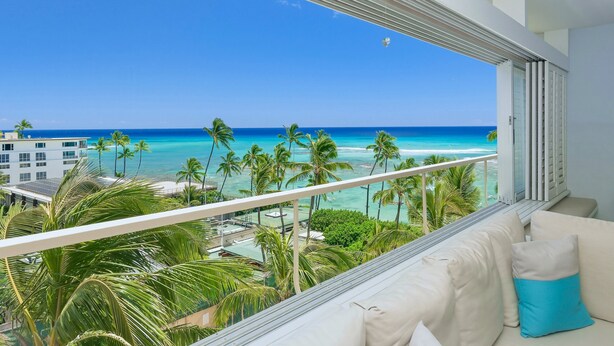 A balcony with a view of the ocean and palm trees. - Oceanfront Gold Coast with Full Ocean & Diamond Head Views! Free Parking! (Honolulu)