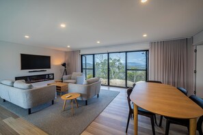 Dining - Freycinet Residences (Coles Bay)