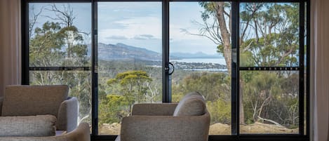 Deluxe House, Bay View | Living area