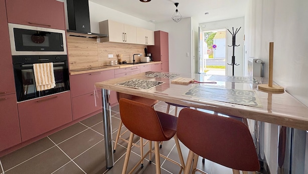 A modern kitchen with a central island, stainless steel appliances, and pendant lighting. - House between forest and beach - 4 guests (Saint-Jean-de-Monts)