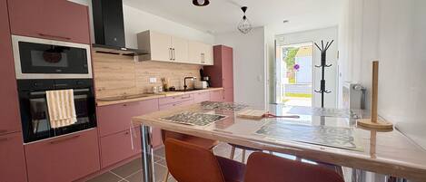 Coffee/tea maker, fridge, microwave, oven