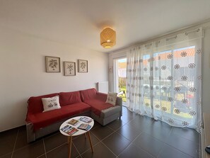 TV - House between forest and beach - 4 guests (Saint-Jean-de-Monts)