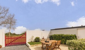 Outdoor dining - Charming house, near the sea (Vicq-sur-Mer)