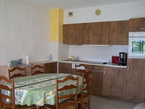 Fridge, oven, stovetop, dishwasher - Apartment with parking - 4 guests (Moliets-et-Maa)