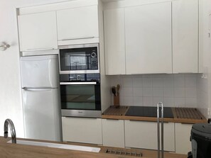 Refrigerador, microondas, parrilla de estufa y lavavajillas 