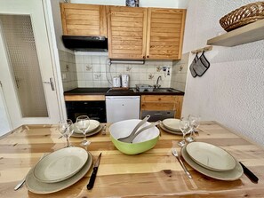 Fridge, microwave, oven, stovetop - Spacious apartment with private garden - 6 guests (Le Monêtier-les-Bains)