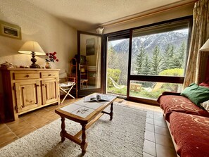 Living area - Functional apartment, mountain view - 4 guests (Le Monêtier-les-Bains)