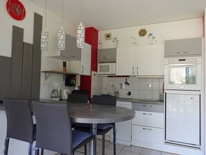 Refrigerador, microondas, horno y lavavajillas 