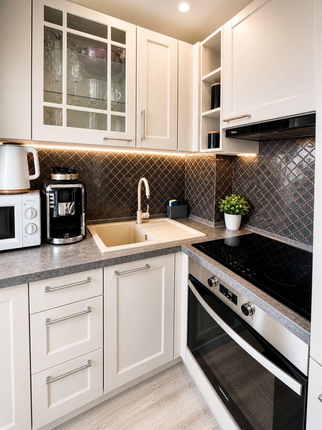 Estudio panorámico, vista al parque | Cocina privada | Refrigerador con congelador, microondas, horno y parrilla de estufa 