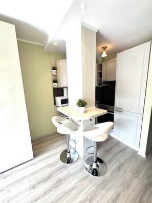 Estudio panorámico, vista al parque | Restaurantes