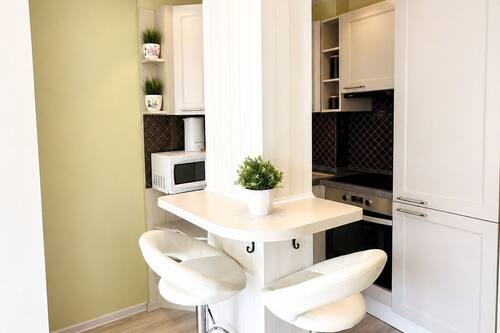 Panoramic Studio, Park View | Private kitchen | Full-size fridge, microwave, oven, stovetop