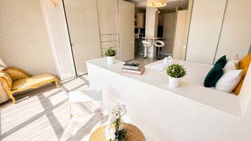 Panoramic Studio, Park View | In-room dining