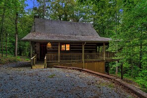 Exterior - Secluded authentic cabin, 2 BR/Loft/2 BA, Sleeps 6, and close to the main road. (Townsend)