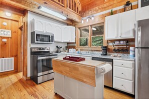 Fridge, microwave, oven, stovetop - Secluded authentic cabin, 2 BR/Loft/2 BA, Sleeps 6, and close to the main road. (Townsend)