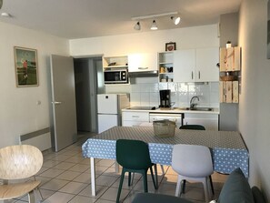 Fridge, microwave, dishwasher, coffee/tea maker - Apartment with parking, pets allowed - 6 guests (Moliets-et-Maa)