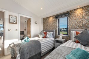 House - Bryn Hafod - Luxury Lodge Hot Tub Walk to Beach (Tenby)